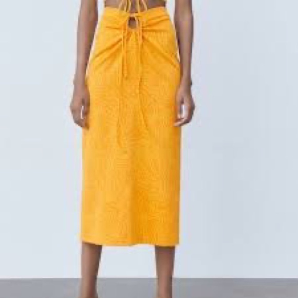 NWT Zara Printed midi skirt/Front knot closure /Mustard